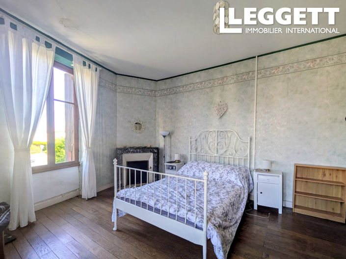 Image No.8-3 Bed House for sale