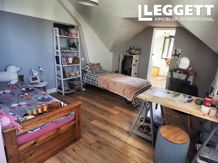 Image No.6-5 Bed House for sale