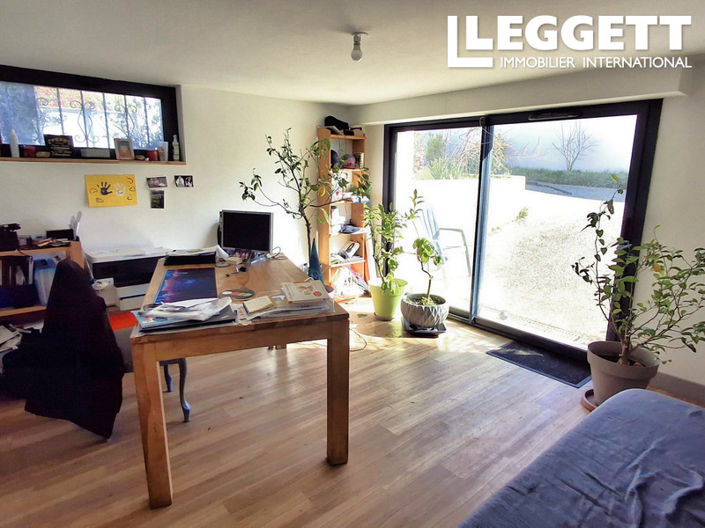 Image No.8-5 Bed House for sale