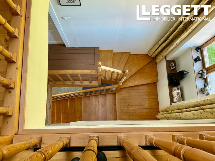 Image No.8-5 Bed House for sale