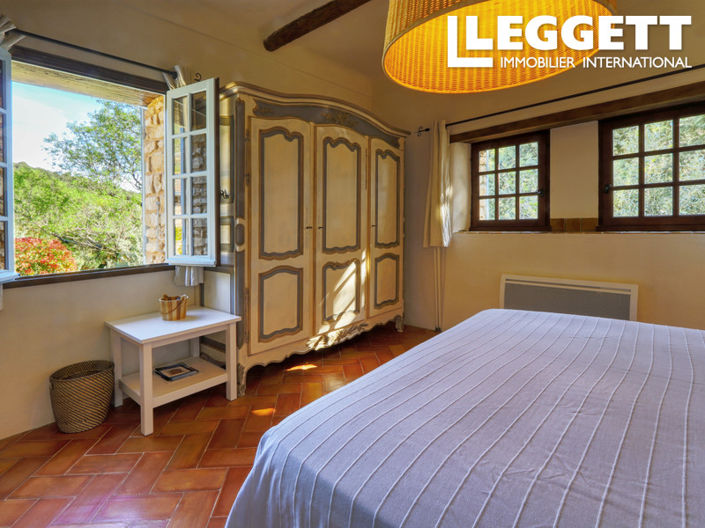 Image No.8-4 Bed House for sale
