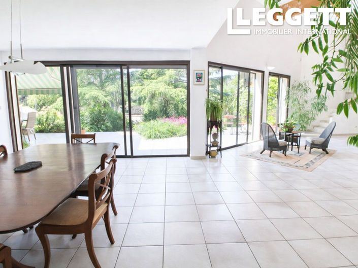 Image No.6-6 Bed House for sale