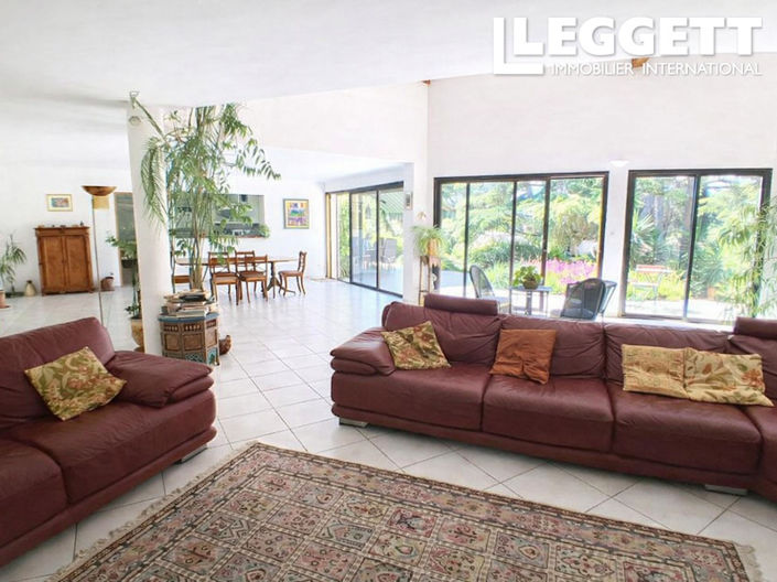 Image No.7-6 Bed House for sale