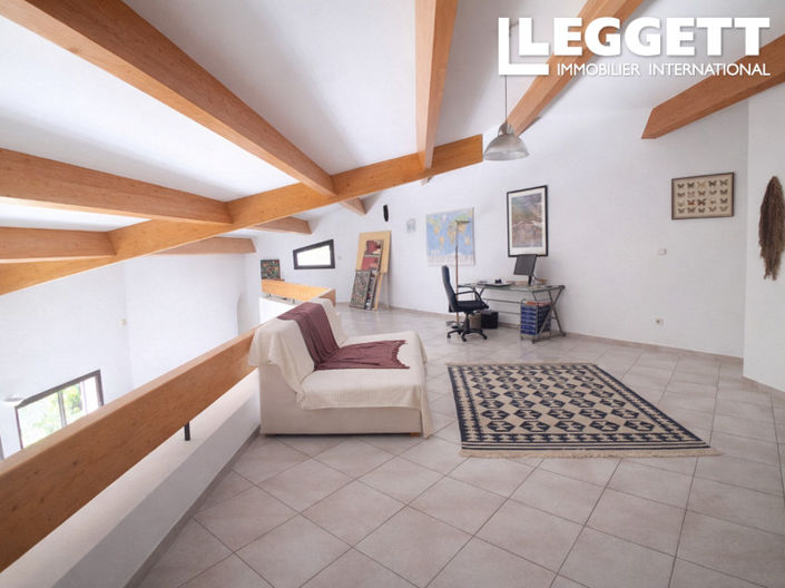 Image No.9-6 Bed House for sale