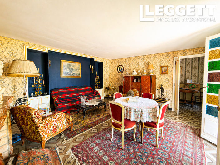 Image No.8-5 Bed House for sale