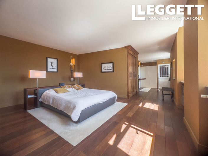 Image No.9-5 Bed House for sale