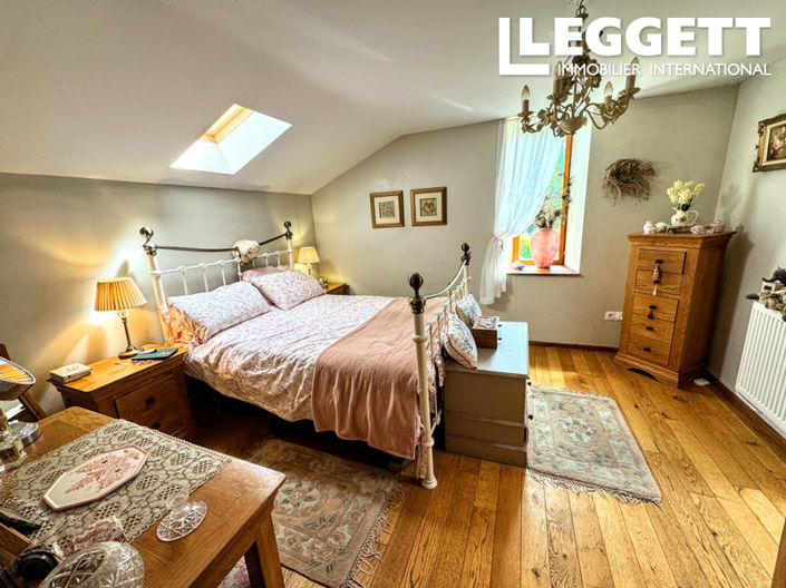 Image No.7-9 Bed Commercial for sale