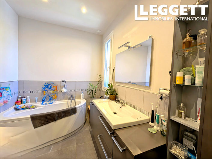Image No.10-7 Bed House for sale