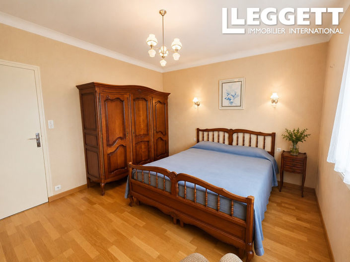 Image No.10-5 Bed House for sale