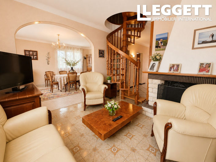 Image No.8-5 Bed House for sale