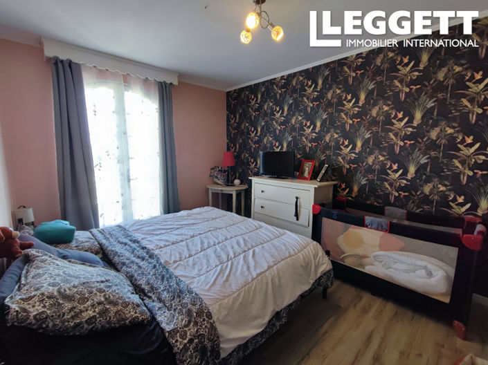 Image No.7-5 Bed House for sale