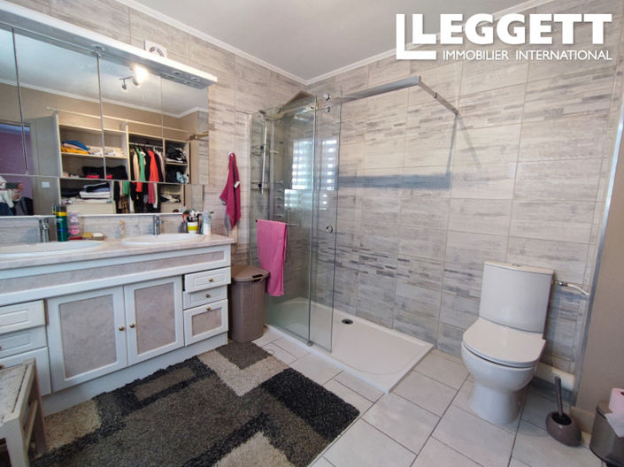 Image No.8-5 Bed House for sale