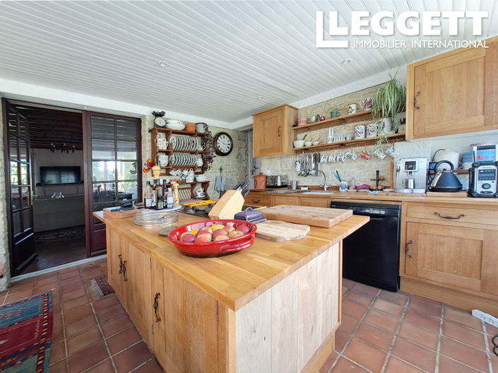 Image No.7-6 Bed House for sale