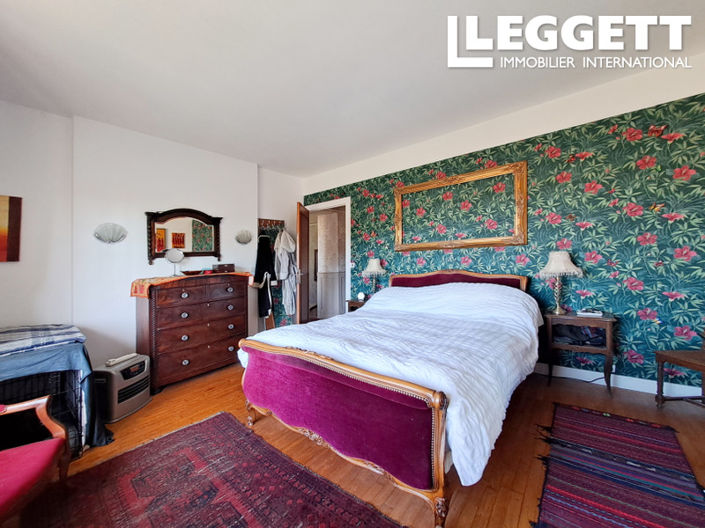 Image No.10-6 Bed House for sale