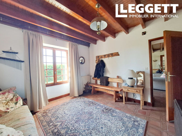 Image No.9-6 Bed House for sale