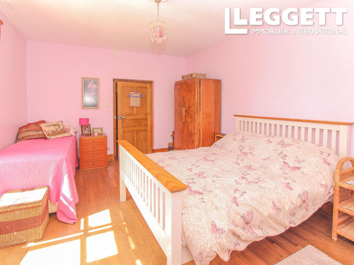 Image No.10-3 Bed House for sale