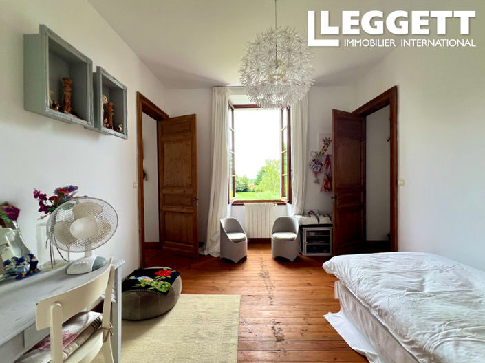 Image No.9-5 Bed House for sale