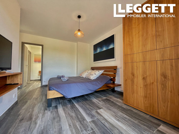 Image No.8-4 Bed House for sale