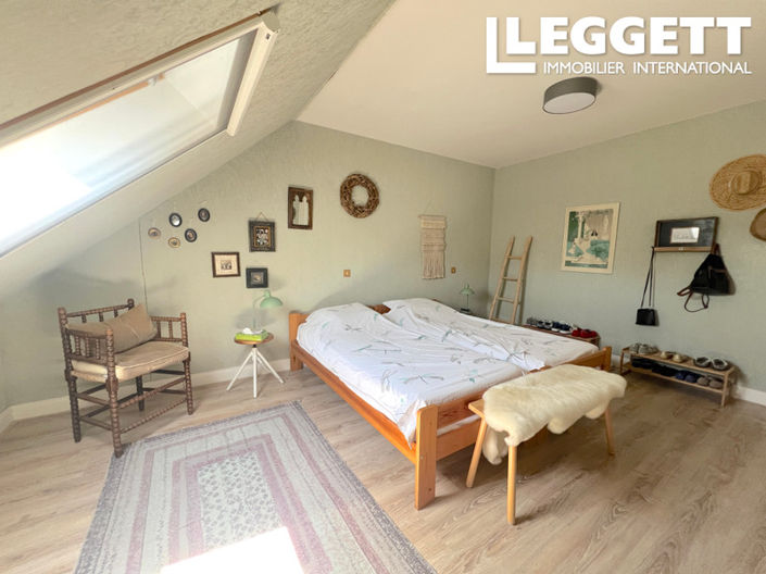 Image No.7-5 Bed House for sale