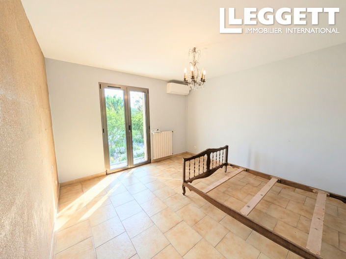 Image No.8-4 Bed House for sale