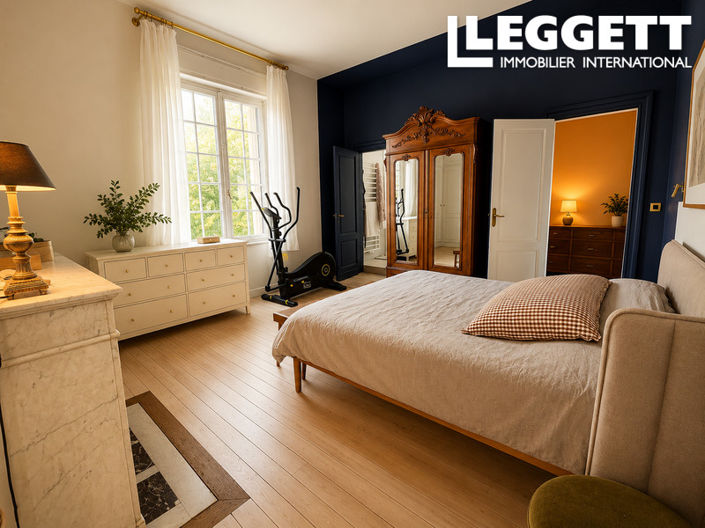 Image No.7-5 Bed House for sale
