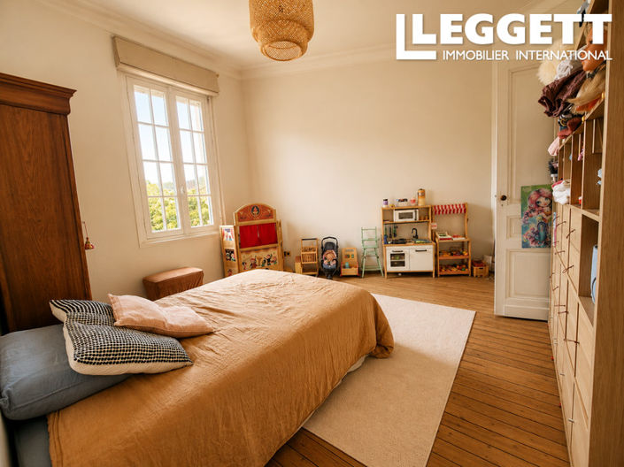 Image No.9-5 Bed House for sale