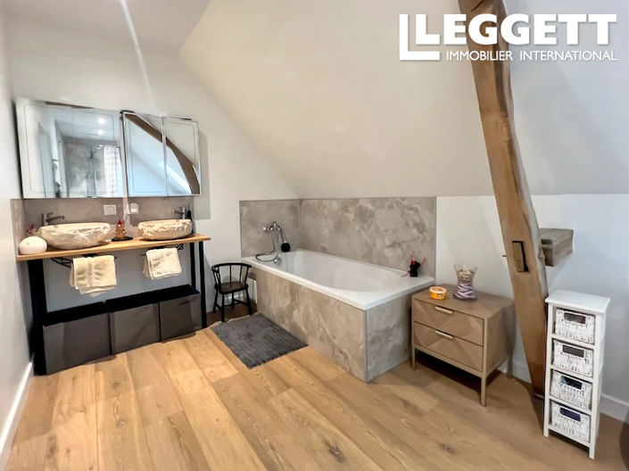 Image No.6-8 Bed House for sale