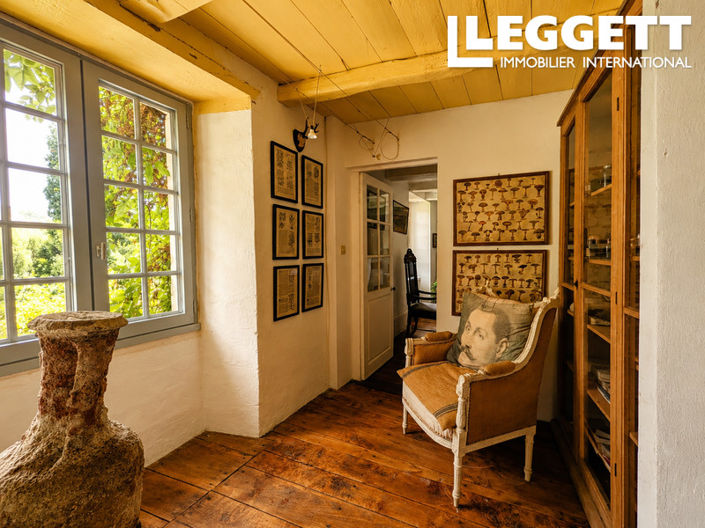 Image No.4-6 Bed House for sale
