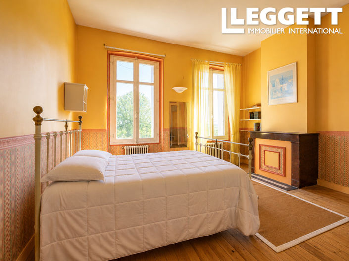 Image No.8-16 Bed Chateaux for sale