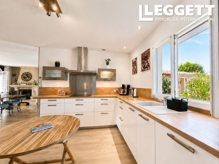 Image No.8-4 Bed House for sale