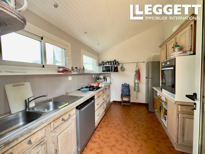 Image No.8-5 Bed House for sale