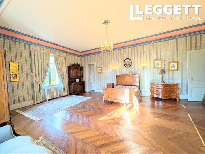 Image No.9-17 Bed Chateaux for sale