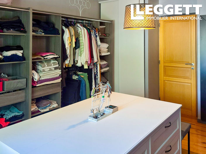 Image No.8-5 Bed House for sale