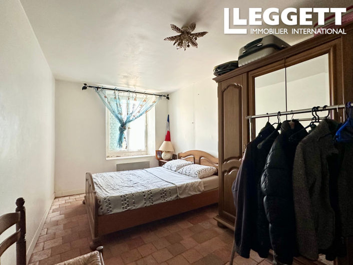 Image No.6-6 Bed House for sale