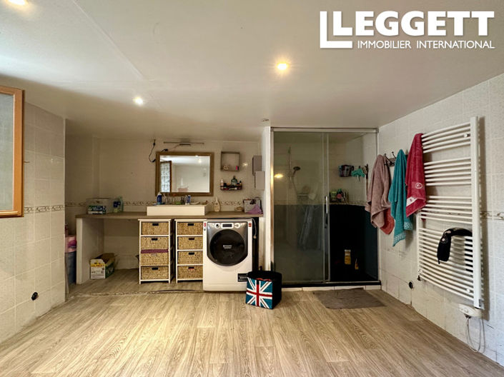Image No.9-6 Bed House for sale