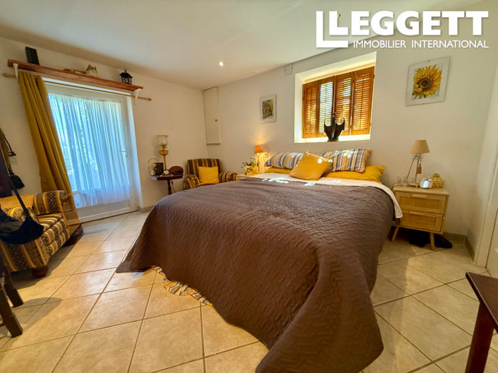 Image No.7-5 Bed House for sale