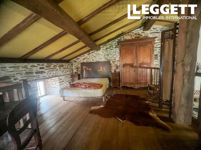 Image No.10-3 Bed House for sale