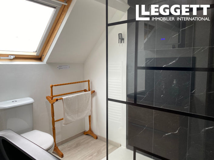 Image No.8-6 Bed House for sale