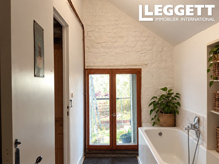 Image No.8-1 Bed House for sale