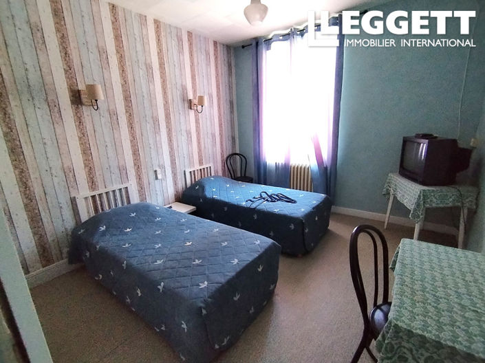 Image No.7-26 Bed Commercial for sale