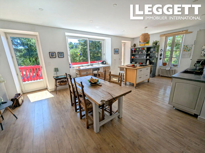 Image No.8-7 Bed House for sale
