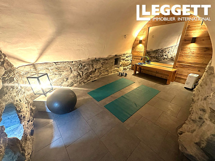 Image No.4-8 Bed House for sale