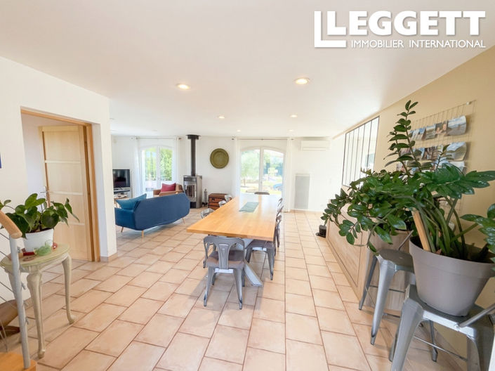 Image No.2-4 Bed House for sale