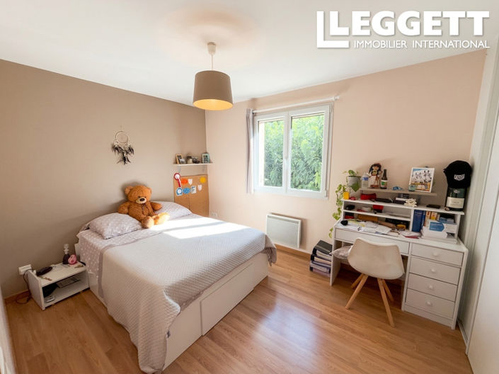 Image No.8-4 Bed House for sale