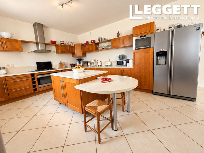 Image No.7-5 Bed House for sale