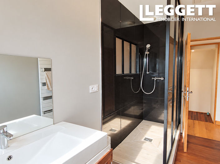 Image No.10-3 Bed House for sale