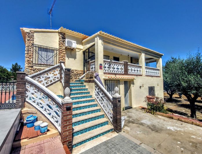 Image No.2-6 Bed Villa for sale