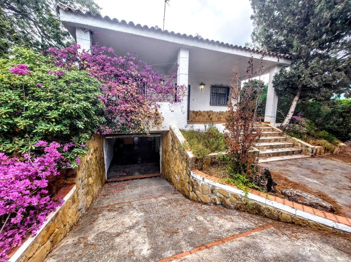 Image No.2-6 Bed Villa for sale