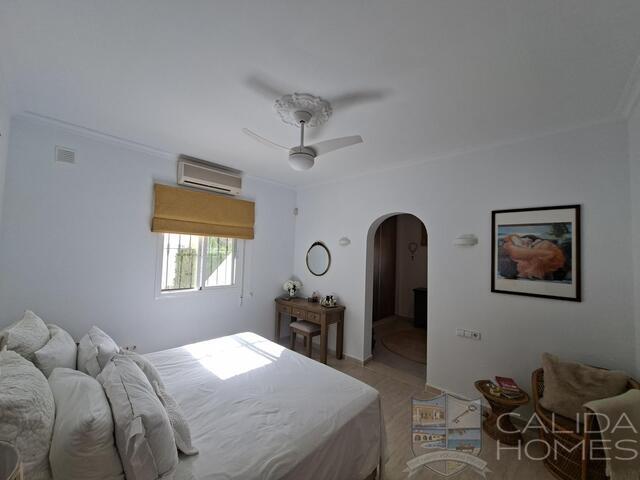 Image No.17-5 Bed Villa for sale