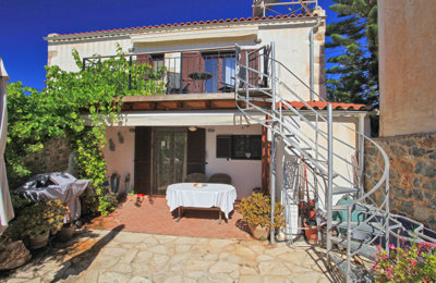 4houserear-1782477438